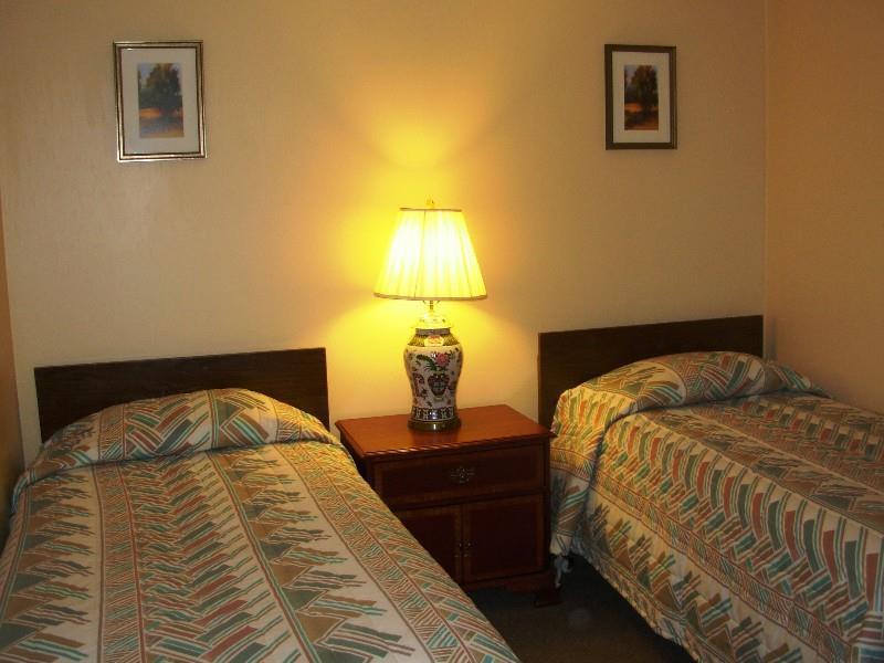 Red Carpet Inn On The Lake - Oneonta Pokój zdjęcie