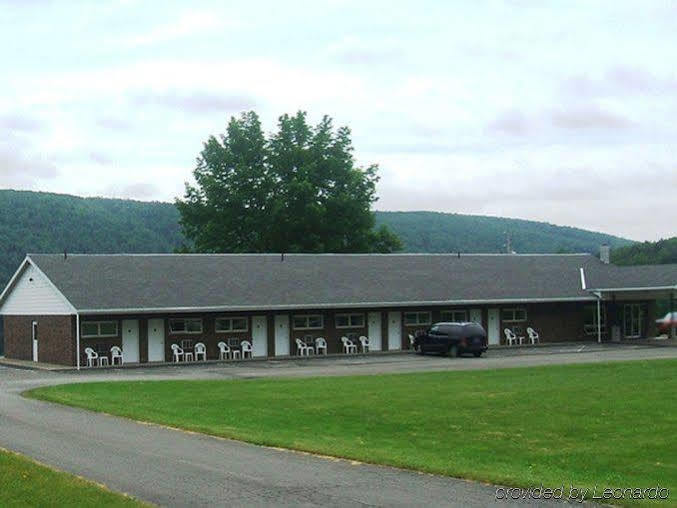 Red Carpet Inn On The Lake - Oneonta Zewnętrze zdjęcie