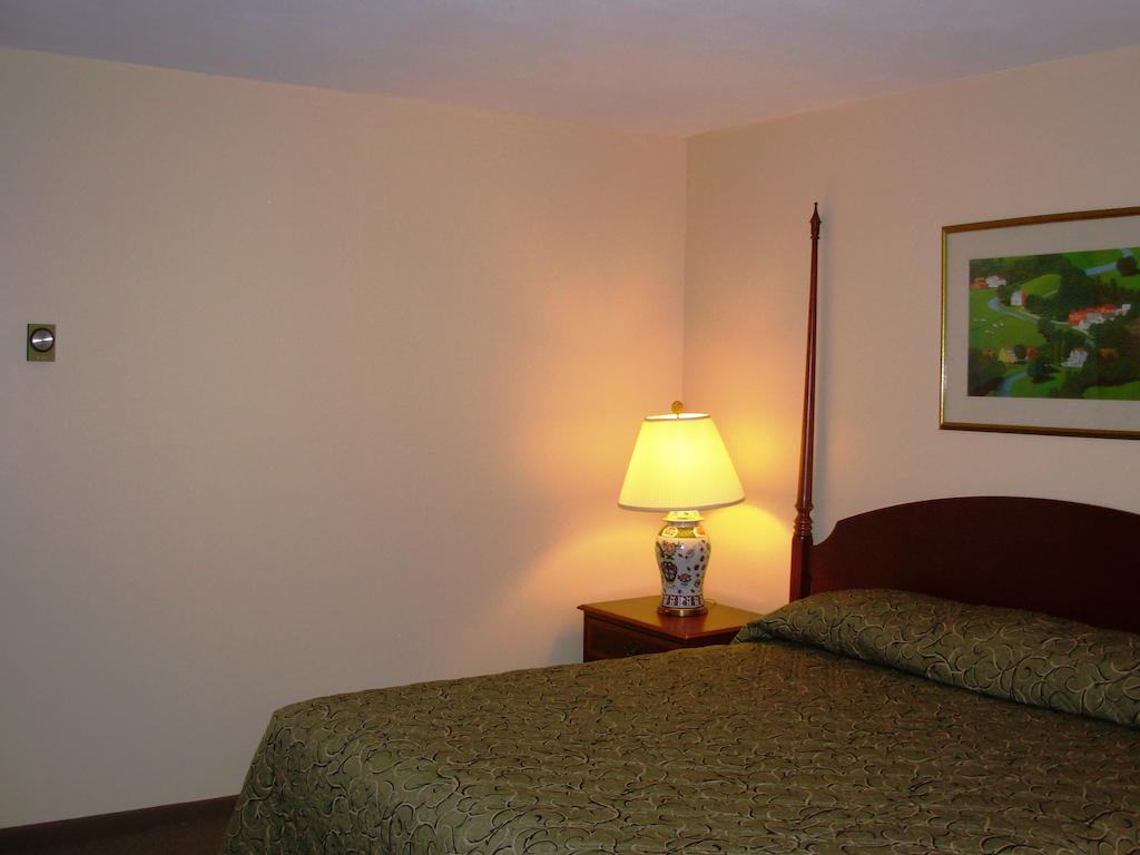 Red Carpet Inn On The Lake - Oneonta Zewnętrze zdjęcie
